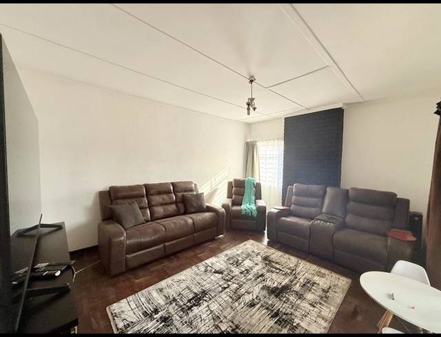 3 BEDROOM HOUSE FOR SALE IN VANDERBIJLPARK CW 5